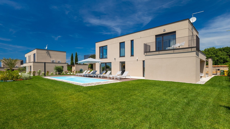 Villa Rosalie with Sauna & Pool