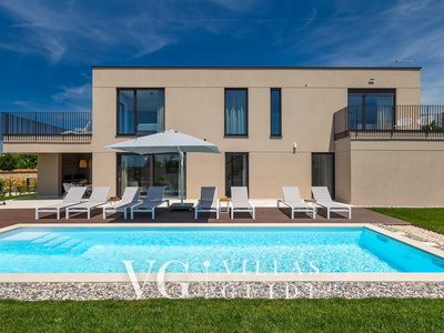 Villa Rosalie with Sauna & Pool