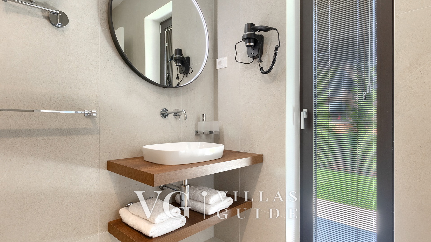 Villa Rosalie with Sauna & Pool Badezimmer