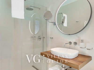 Villa Rosalie with Sauna & Pool Bathroom