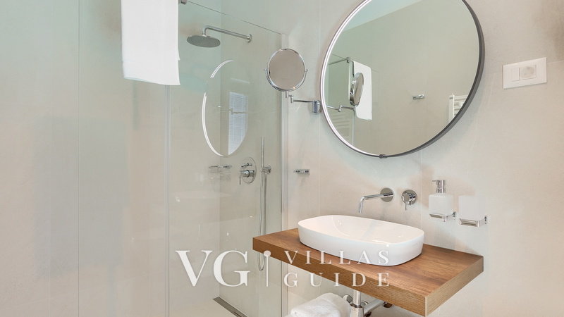 Villa Rosalie with Sauna & Pool Badezimmer