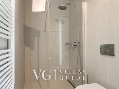 Villa Rosalie with Sauna & Pool Bathroom