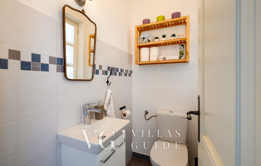 Villa GF25 Guest toilet