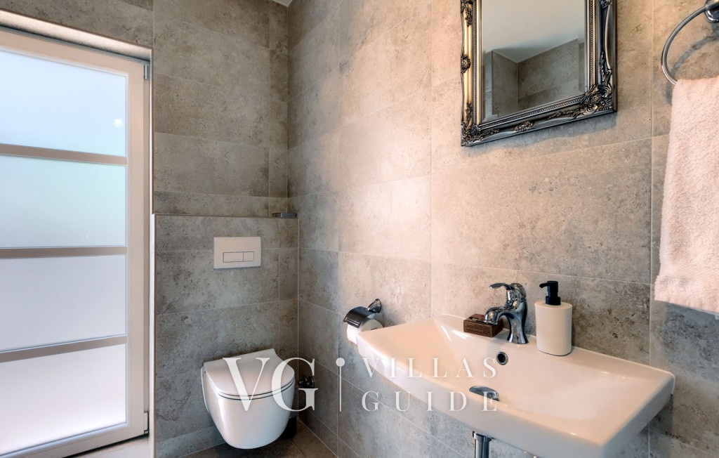 Casa Garden Contesses Guest toilet