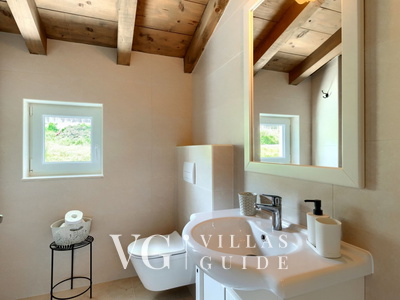 Casa Garden Contesses Bathroom