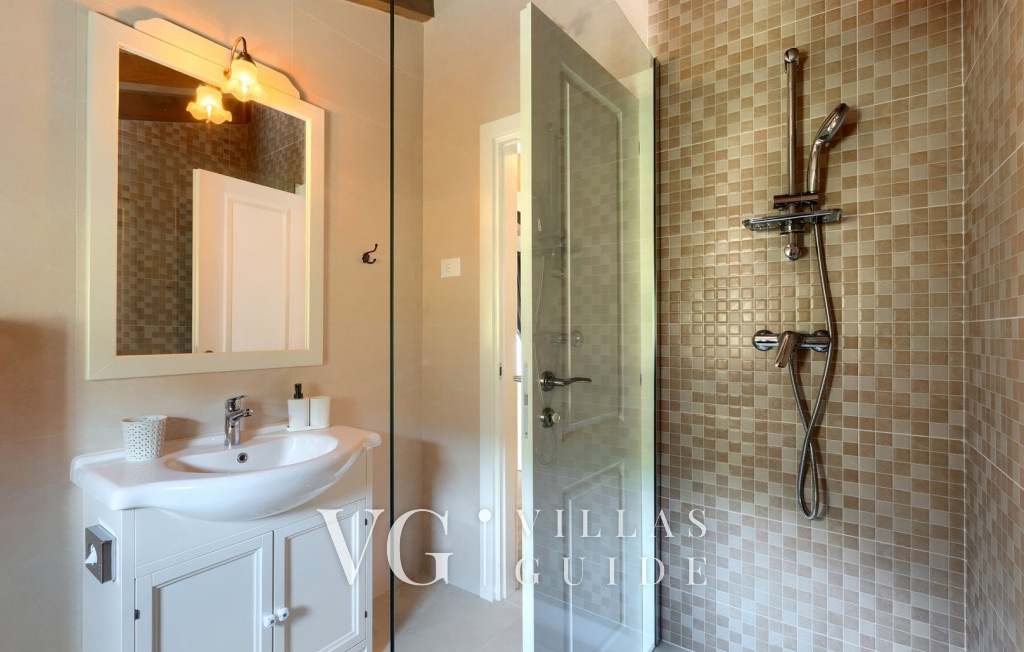 Casa Garden Contesses Bathroom