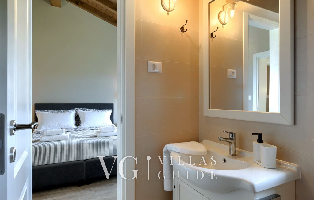 Casa Garden Contesses Bathroom