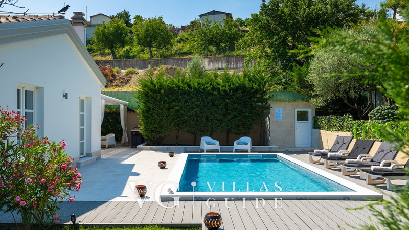 Casa Garden Contesses Piscina