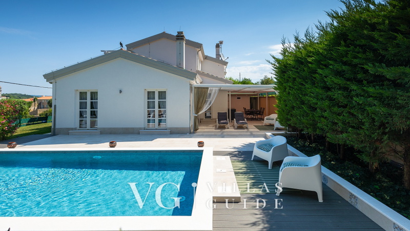 Casa Garden Contesses Piscina