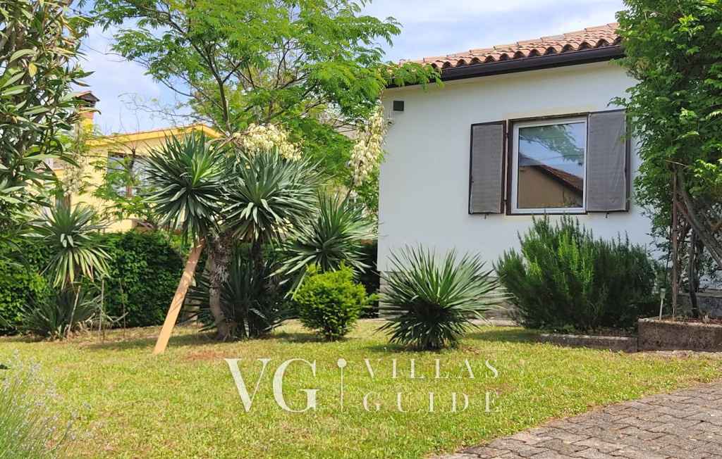 Casa Theresa Garden and property exterior