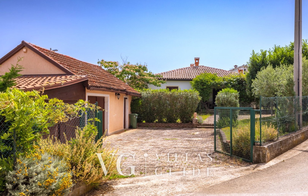 Casa Theresa Garden and property exterior