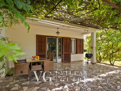 Casa Theresa Garden and property exterior