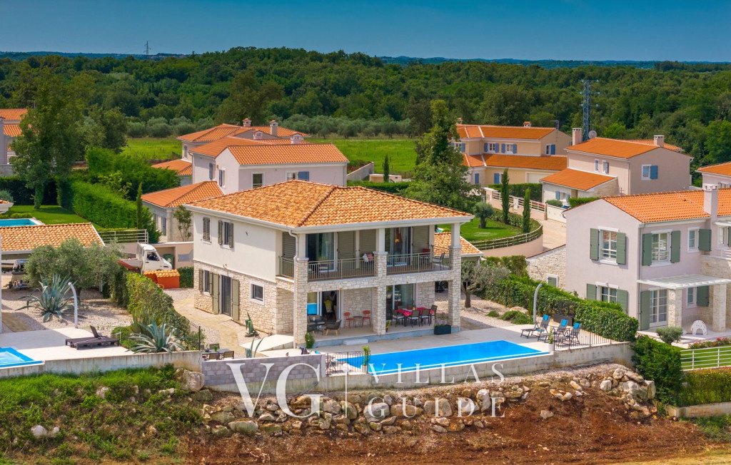 Villa Casa Nova Garden and property exterior