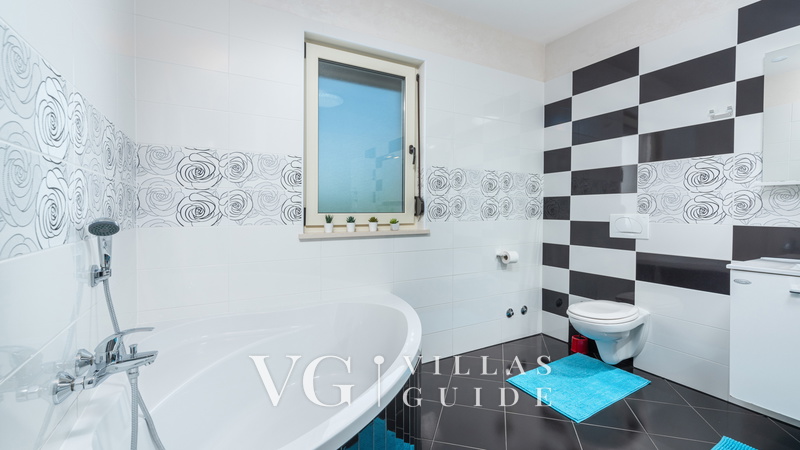Villa Sv. Anna Bathroom