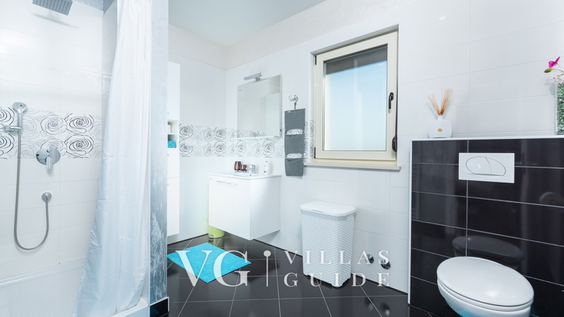Villa Sv. Anna Bathroom