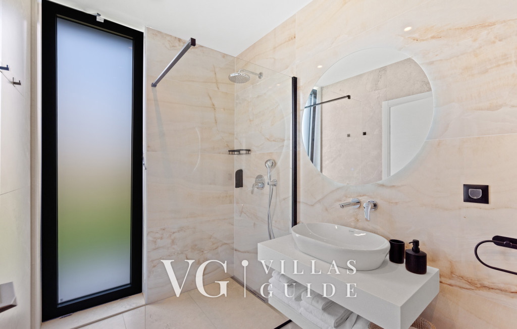 Villa Parenzo I Bathroom