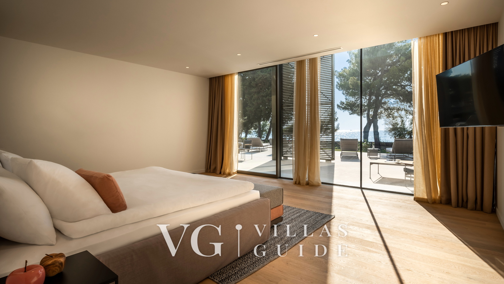 Pical Beach House Bedroom