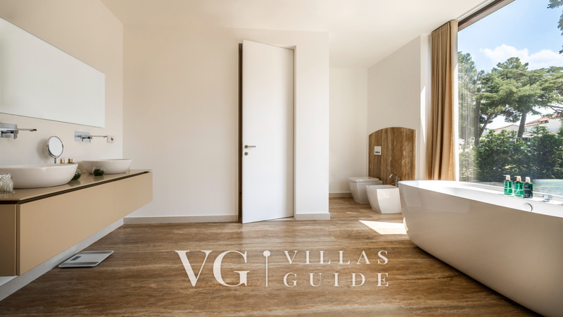 Pical Beach House Bathroom