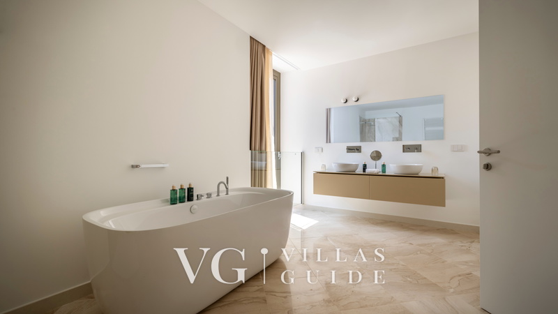 Pical Beach House Bathroom