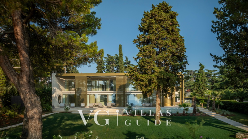 Pical Beach House Garden and property exterior