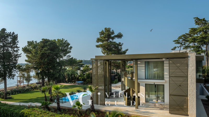 Pical Beach House Garden and property exterior