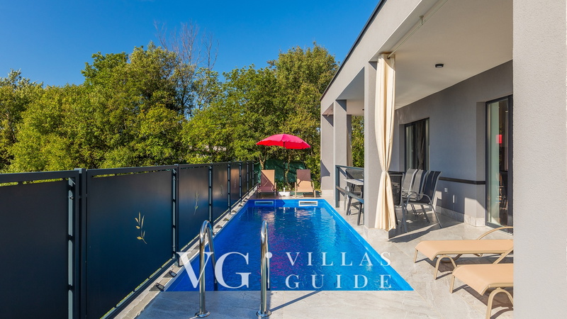 Villa Rhapsody Bazen