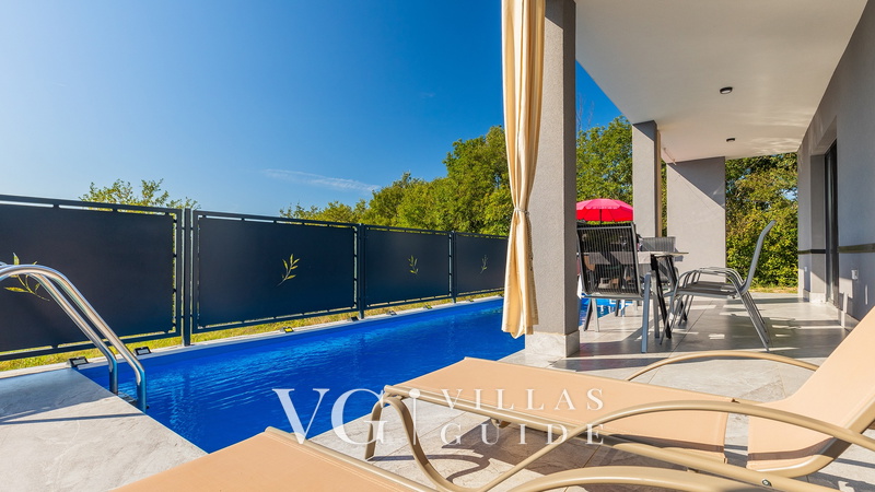 Villa Rhapsody Bazen