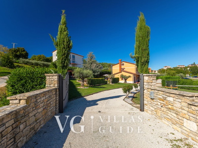 Villa Parenzana Garden and property exterior
