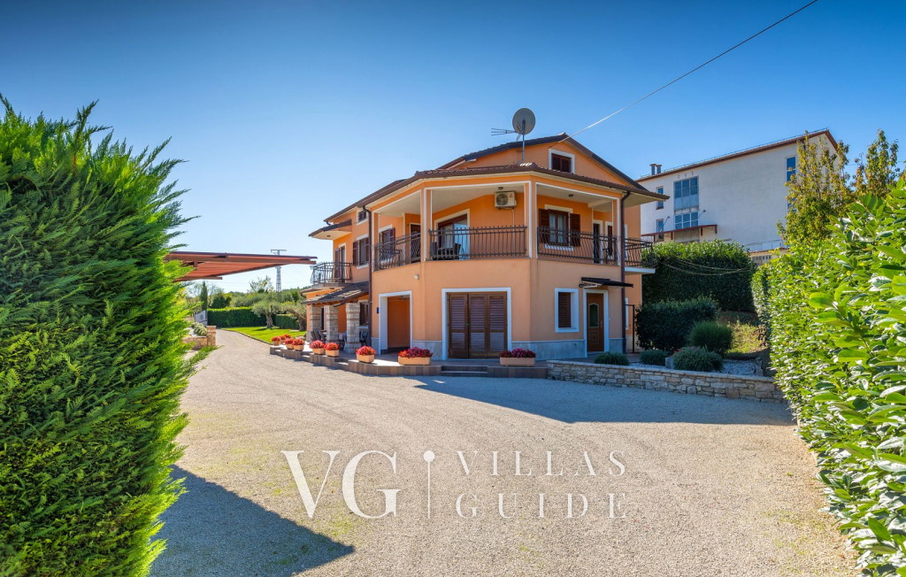Villa Parenzana Garden and property exterior