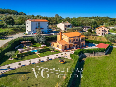 Villa Parenzana Garden and property exterior