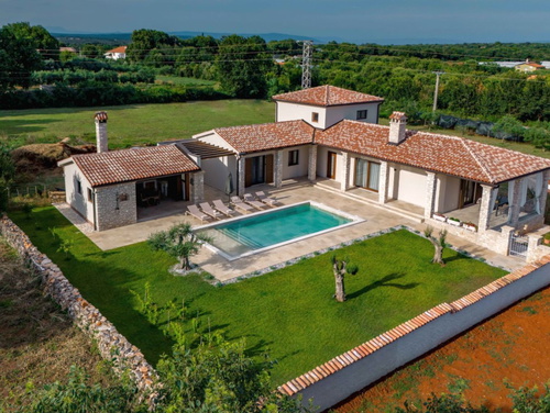 Modern Istrian Villa Lere with Pool, BBQ Lounge & Activities
