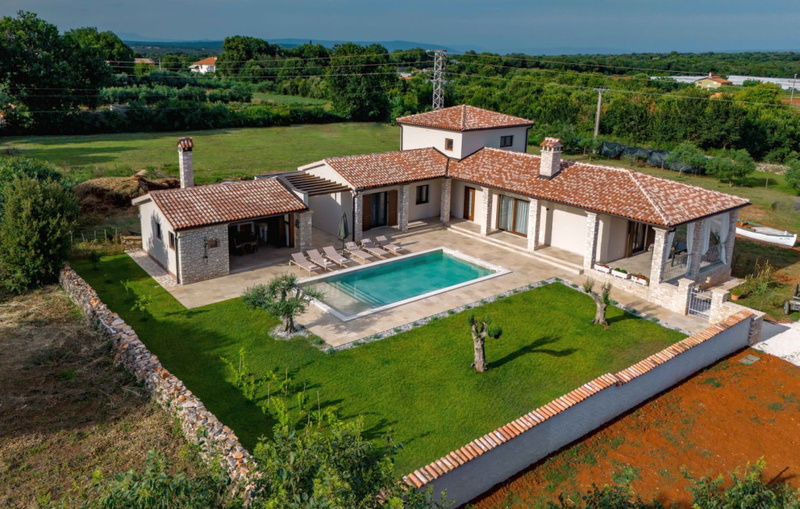 Modern Istrian Villa Lere with Pool, BBQ Lounge & Activities