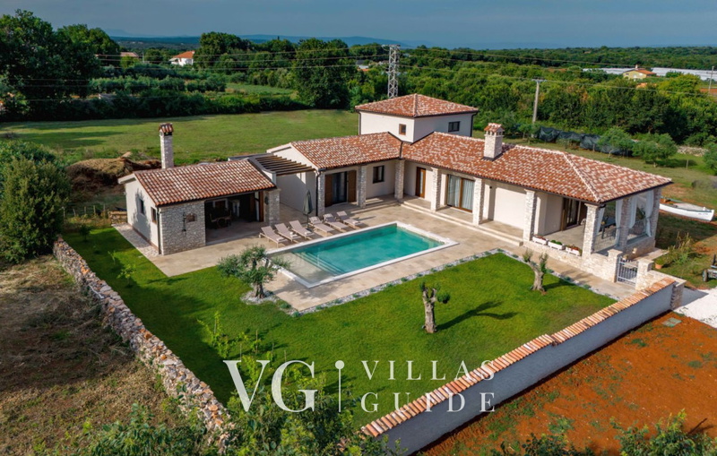 Modern Istrian Villa Lere with Pool, BBQ Lounge & Activities