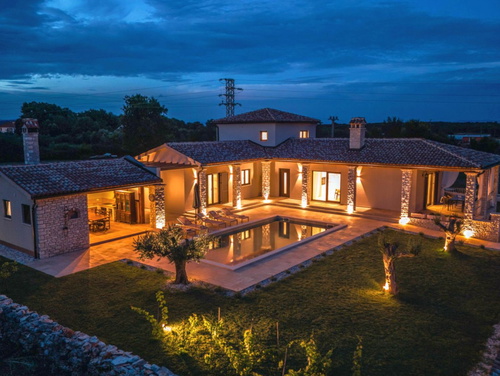 Modern Istrian Villa Lere with Pool, BBQ Lounge & Activities