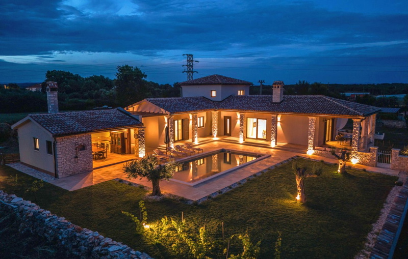 Modern Istrian Villa Lere with Pool, BBQ Lounge & Activities