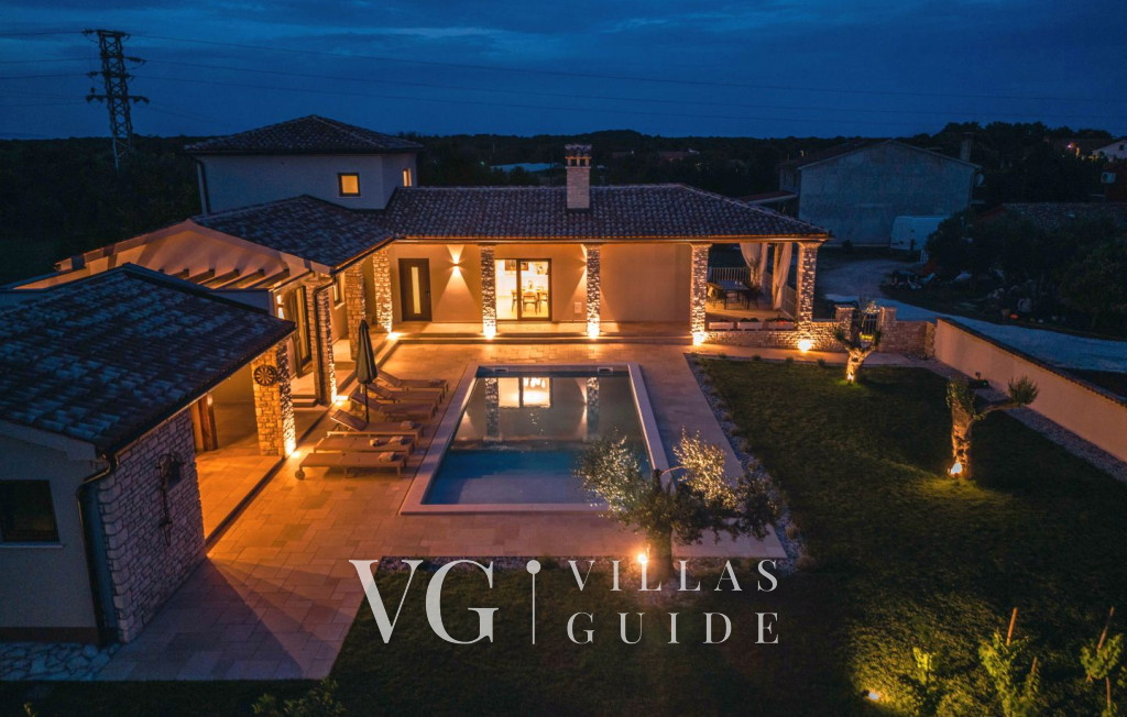 Modern Istrian Villa Lere with Pool, BBQ Lounge & Activities Pool