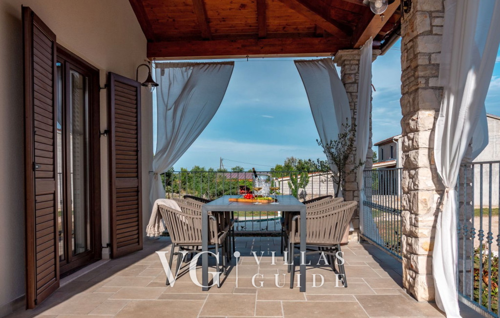 Modern Istrian Villa Lere with Pool, BBQ Lounge & Activities