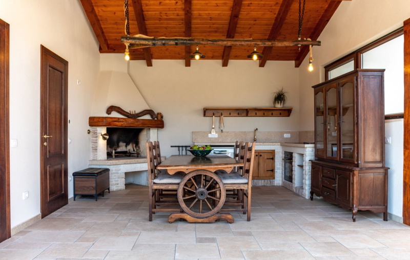 Modern Istrian Villa Lere with Pool, BBQ Lounge & Activities