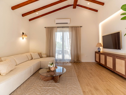 Modern Istrian Villa Lere with Pool, BBQ Lounge & Activities