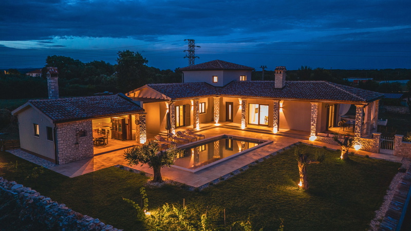 Modern Istrian Villa Lere with Pool, BBQ Lounge & Activities