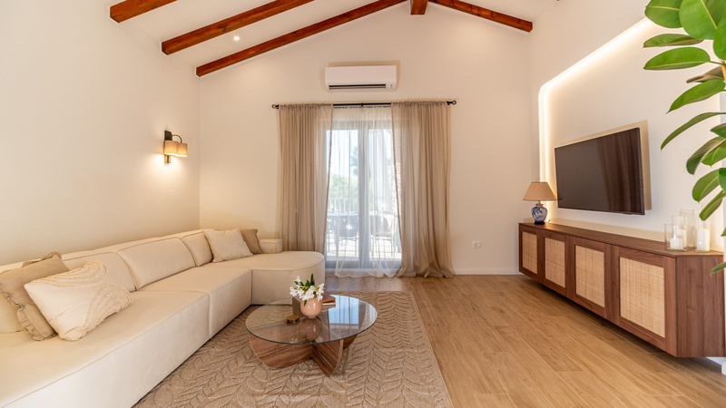 Modern Istrian Villa Lere with Pool, BBQ Lounge & Activities