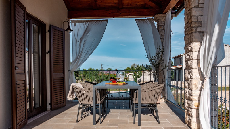 Modern Istrian Villa Lere with Pool, BBQ Lounge & Activities