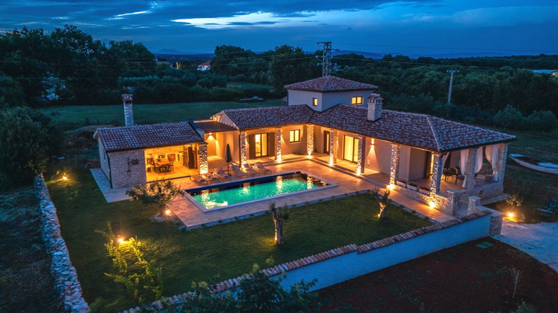 Modern Istrian Villa Lere with Pool, BBQ Lounge & Activities