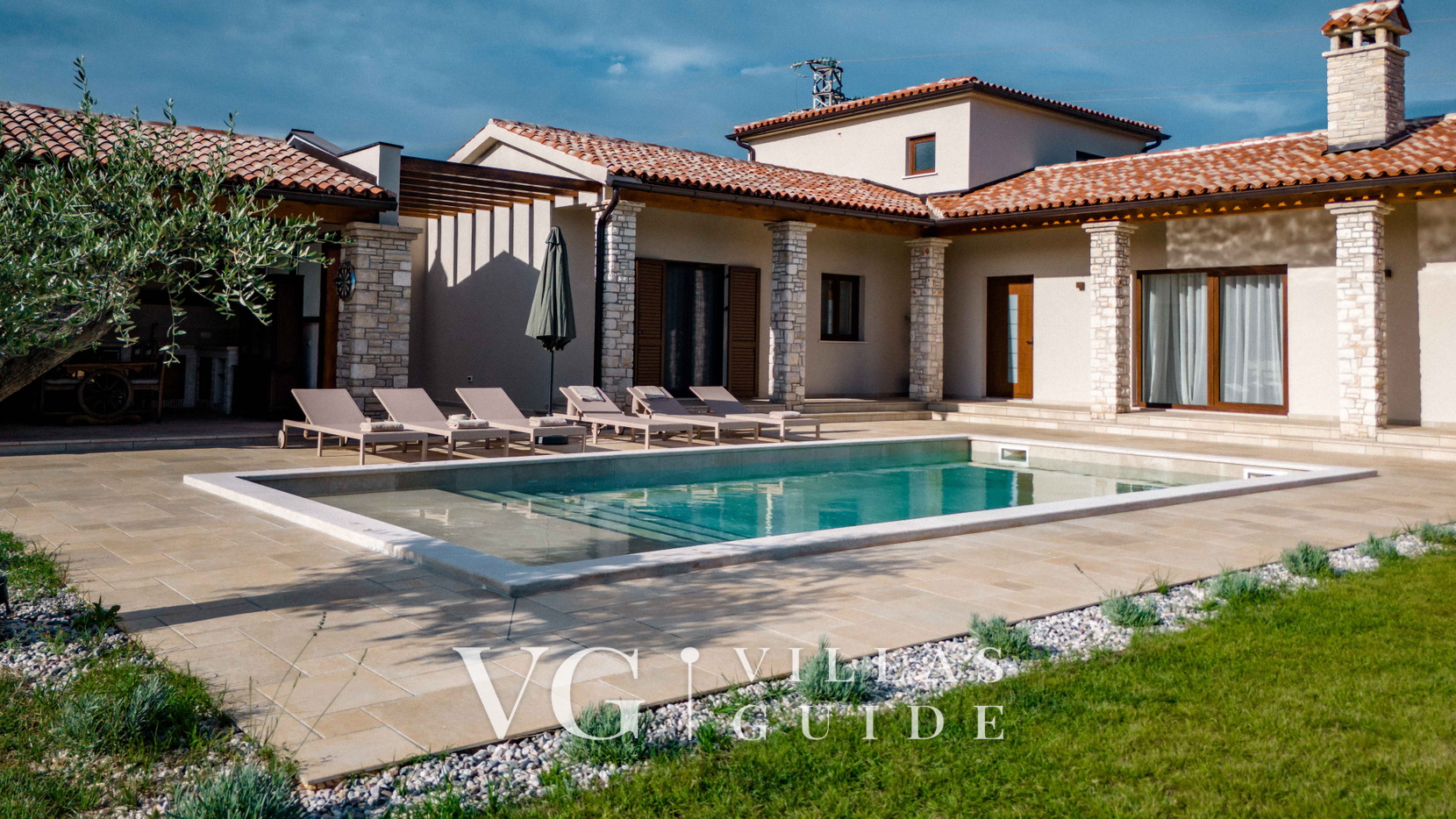 Modern Istrian Villa Lere with Pool, BBQ Lounge & Activities Piscina