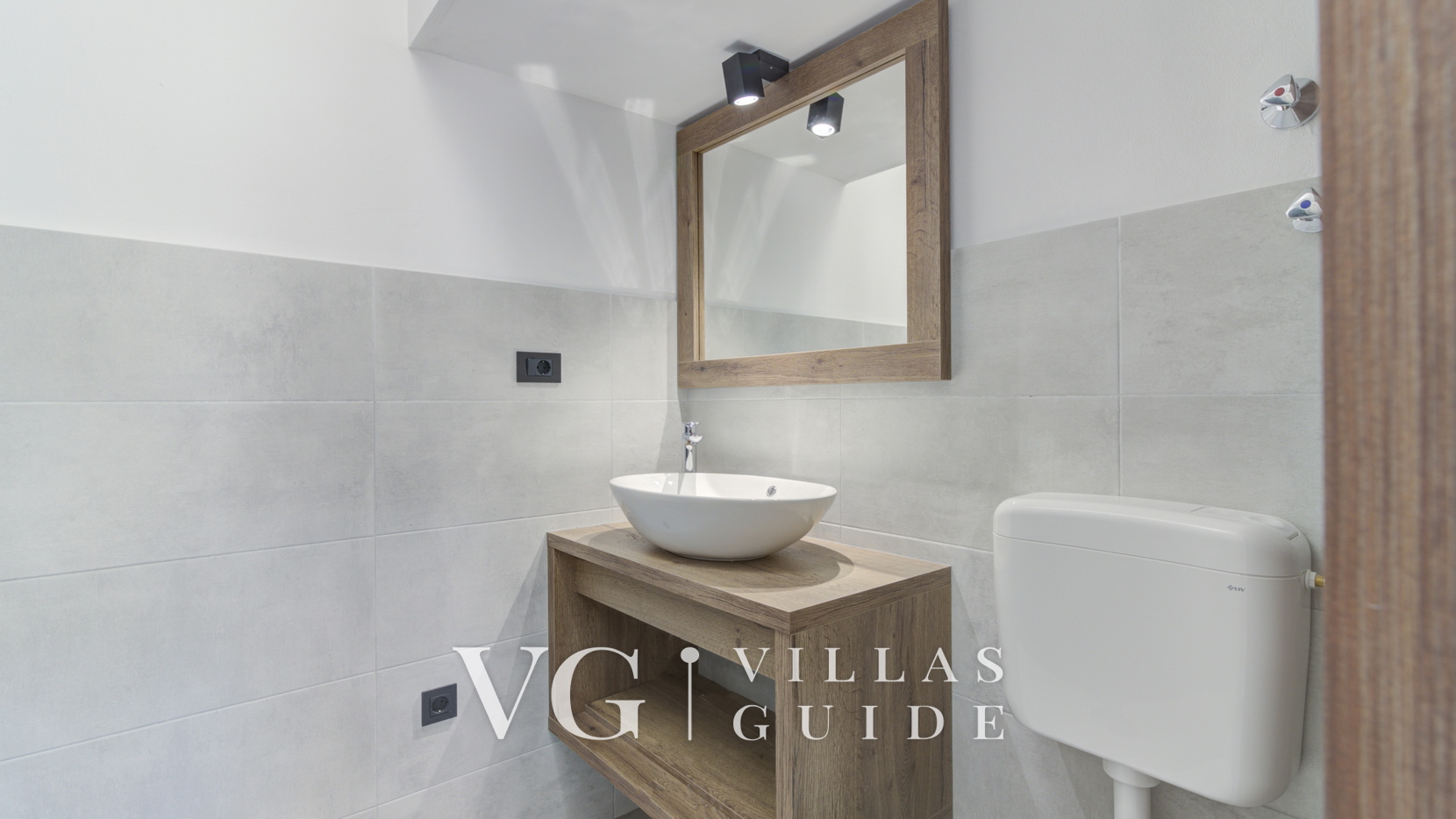 Villa Casa Verde with pool&whirpool Bathroom