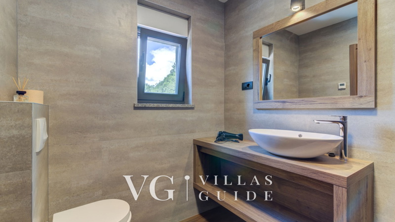 Villa Casa Verde with pool&whirpool Badezimmer