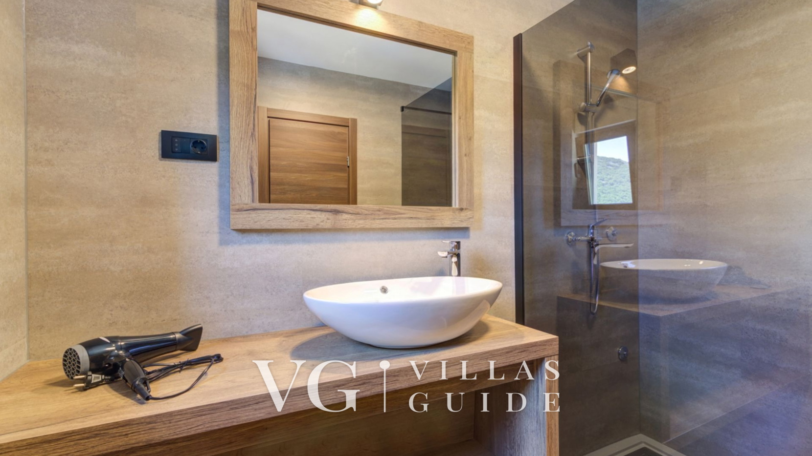 Villa Casa Verde with pool&whirpool Badezimmer