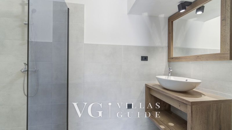 Villa Casa Verde with pool&whirpool Badezimmer