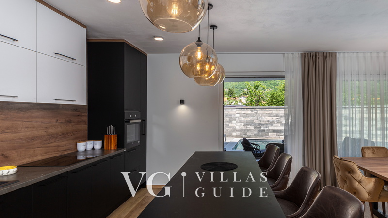 Villa Amelie with pool&whirpool&sauna Kuhinja