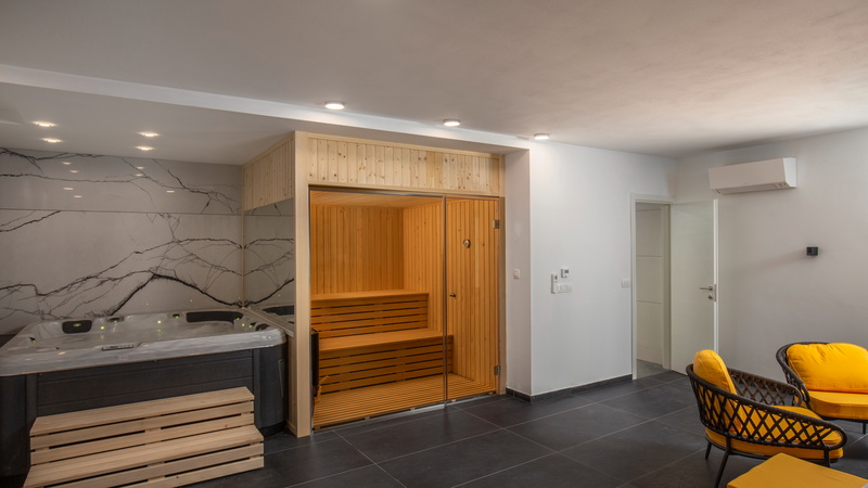 Villa Amelie with pool&whirpool&sauna